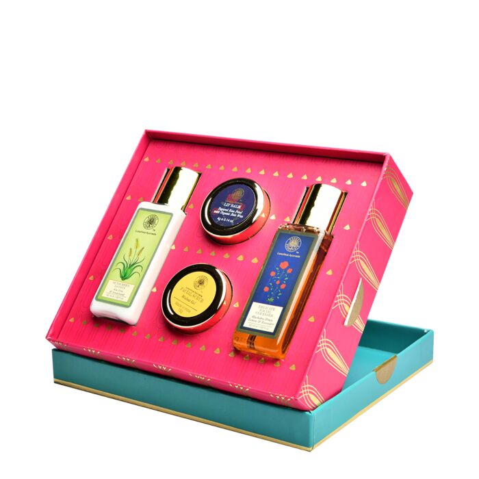 Forest Essentials Facial Essentials Gift Box (Face Wash + Face Scrub + –  Stuff From India